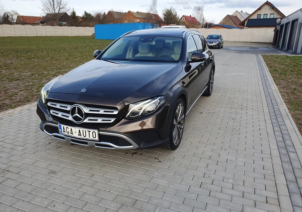Mercedes-Benz Klasa E cena 139999 przebieg: 248000, rok produkcji 2017 z Biała małe 667